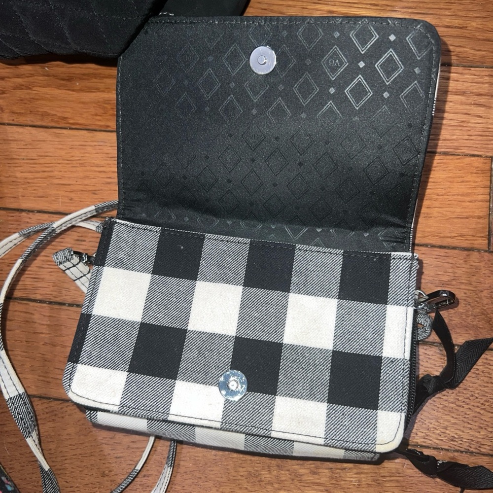 VERA BRADLEY 3 in 1 Crossbody / Wristlet - Pearl Buffalo Check Black White OFFER - Picture 2 of 5